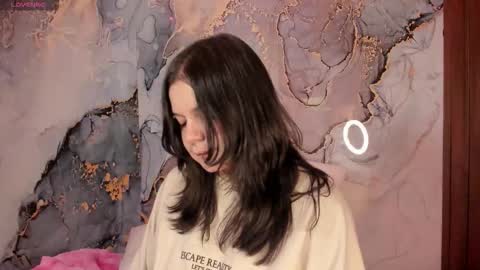 Hello guys my name is Sofi and Lizzie and  Vanessa online show from March 1, 2026, 8:49 am