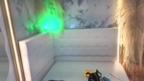 Cerecita  online show from April 18, 2026, 1:20 am