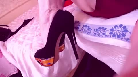 Snapshot of cerisedodd chatting on February 19, 2025, 12:57 am Cerise online show from February 19, 2025, 12:57 am