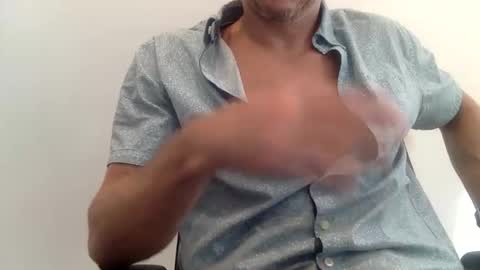 Chags online show from November 21, 2025, 6:39 pm