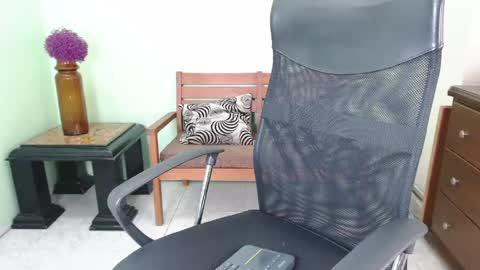 Chalon  online show from June 5, 2026, 8:14 pm
