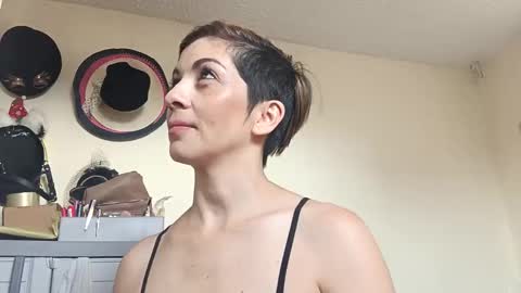 chanel online show from October 19, 2025, 4:29 pm