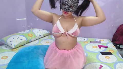 ChanelH1009 online show from February 10, 2026, 5:33 am