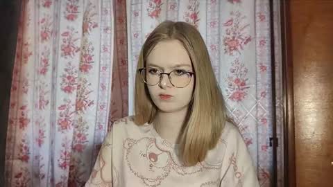 Lia online show from March 17, 2026, 7:12 am