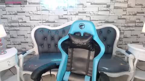 channel_blonde_a online show from December 15, 2024, 10:39 am