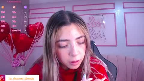 channel_blonde_a online show from February 6, 2025, 10:43 pm