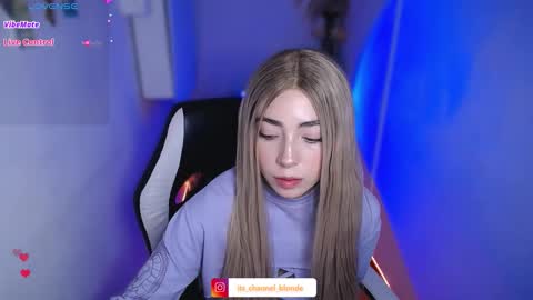 channel_blonde_a online show from November 27, 2025, 7:49 pm