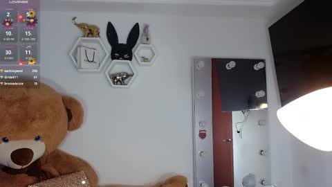 Isabella online show from December 7, 2024, 11:07 am