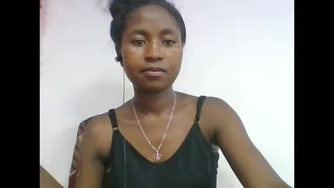 chantale483461 online show from April 19, 2026, 4:28 pm