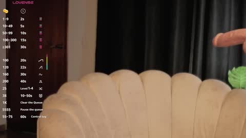 Chantall online show from October 8, 2025, 4:54 am