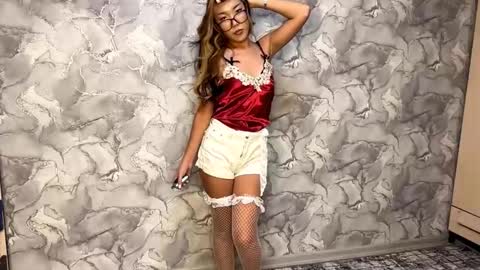 Ayano online show from December 4, 2025, 9:40 am