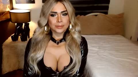 charismatic_apple online show from February 3, 2026, 6:13 pm