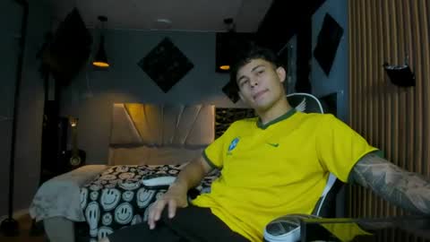 Snapshot of charken_sky_ chatting on June 13, 2026, 11:19 am charken_sky_ online show from June 13, 2026, 11:19 am
