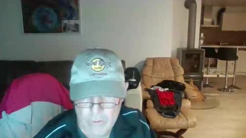 charles6064 online show from May 9, 2026, 10:26 pm