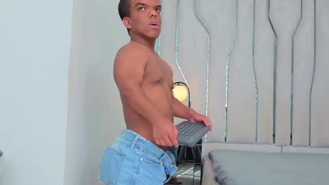 charlie_walkerr online show from April 20, 2026, 7:48 pm