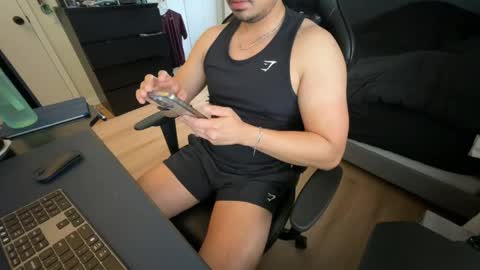 charliekkw online show from May 17, 2026, 6:26 pm