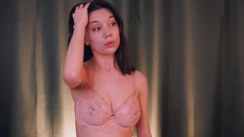 Yumi online show from April 16, 2026, 9:39 pm