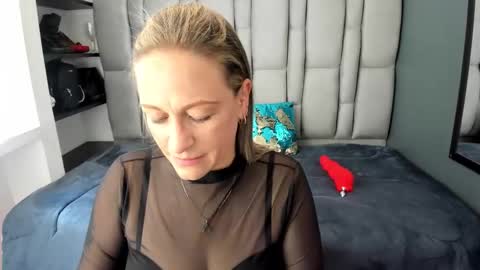 Charlot milf online show from December 1, 2025, 2:22 pm