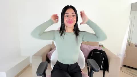    online show from February 9, 2025, 7:52 pm