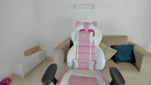    online show from September 23, 2025, 4:43 pm