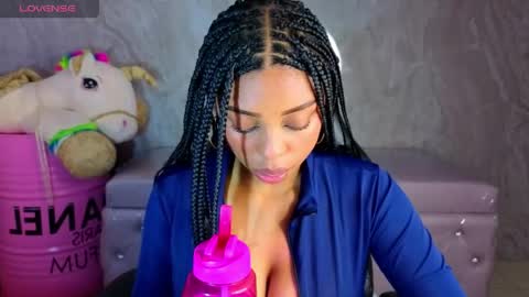 Charlote  online show from April 21, 2026, 12:33 pm