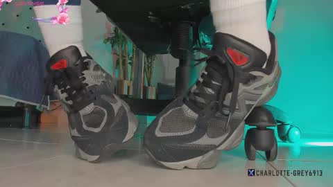 charlotte  grey online show from February 6, 2026, 8:12 pm