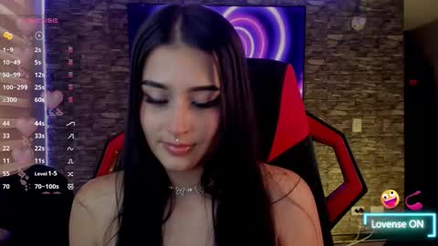 Charlotte  online show from December 17, 2025, 9:54 pm