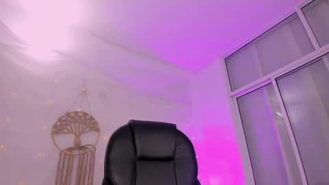 Snapshot of charlotte_marcela chatting on June 10, 2026, 2:01 am carlot online show from June 10, 2026, 2:01 am
