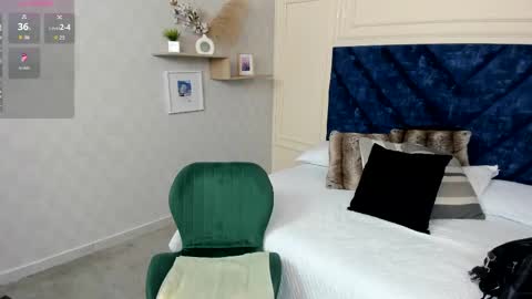 Charlotte Mayers online show from October 4, 2025, 11:41 am