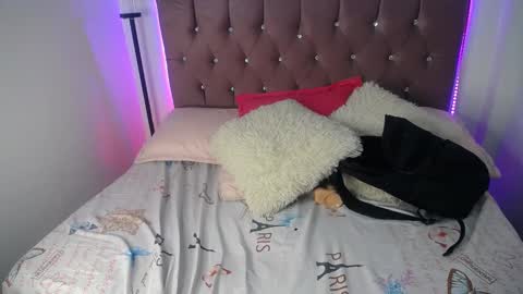 charlotte_walker1 online show from March 10, 2025, 5:11 am