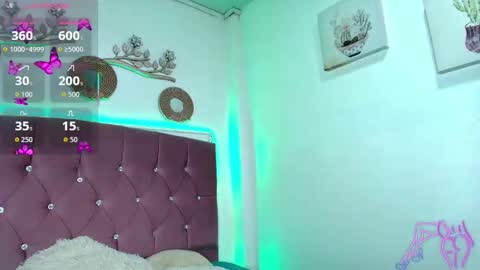 charlotte_walker1 online show from November 15, 2025, 3:19 pm