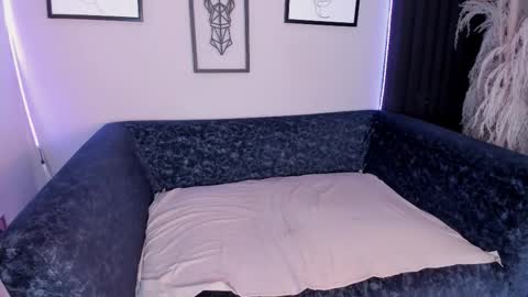 charlotte_williams_1 online show from November 16, 2025, 12:22 pm