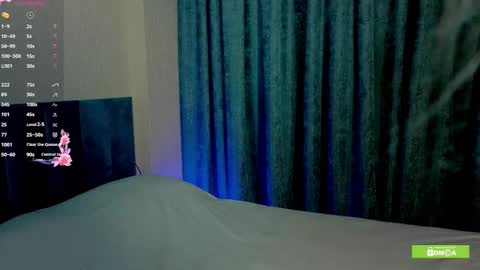 charlotte_wxw online show from December 5, 2025, 4:25 pm