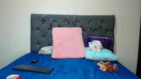 charlottee07 online show from September 12, 2025, 3:28 am