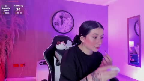 Snapshot of charlottee27_ chatting on May 29, 2026, 2:31 am Charlottee online show from May 29, 2026, 2:31 am