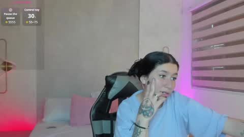 Snapshot of charlottee27_ chatting on June 5, 2026, 8:14 pm Charlottee online show from June 5, 2026, 8:14 pm