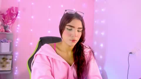 charlotteee online show from November 8, 2025, 1:28 am