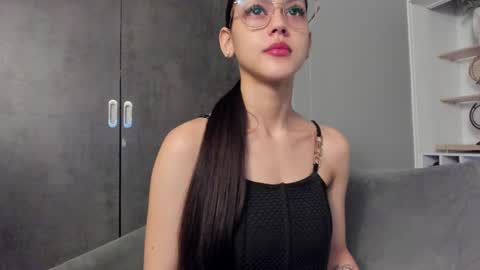 charlottegray_1 online show from September 18, 2025, 3:52 am