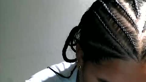 charlottequeen_21 online show from April 23, 2026, 12:04 pm