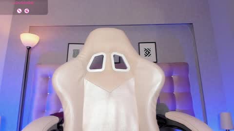 charlotterussel online show from December 8, 2024, 10:25 pm