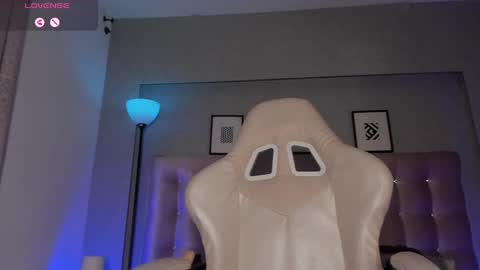 charlotterussel online show from December 11, 2024, 1:26 am