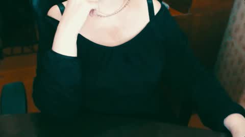 CharlotteXTasty online show from December 11, 2024, 5:48 pm