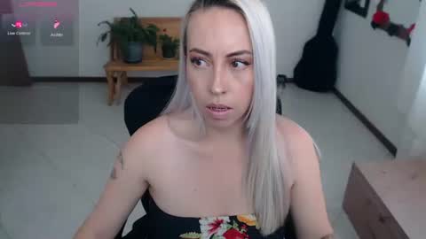 charlottezoe online show from December 1, 2024, 5:57 pm