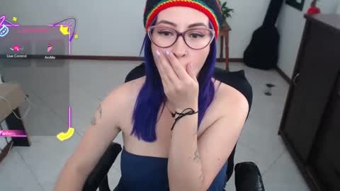 charlottezoe online show from September 9, 2025, 3:11 pm