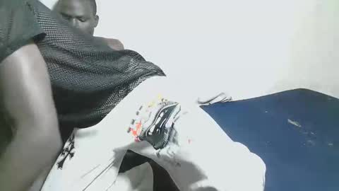 charmzboy online show from November 18, 2025, 2:43 pm