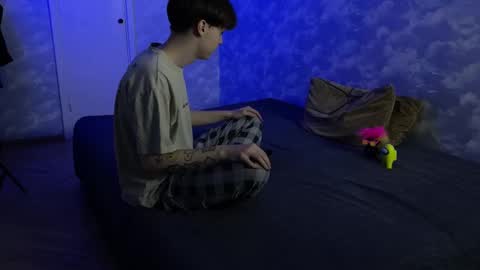 Snapshot of charonbaby1 chatting on February 20, 2025, 11:32 pm lynxy online show from February 20, 2025, 11:32 pm