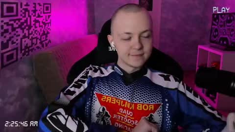 Snapshot of charonbaby1 chatting on December 3, 2025, 11:25 pm lynxy online show from December 3, 2025, 11:25 pm