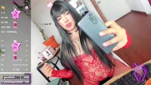 Sophie  online show from December 4, 2024, 8:07 pm