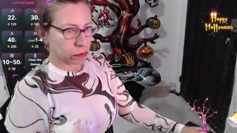 CHAYLA VICTORIA RUIZ  online show from November 1, 2025, 9:11 am