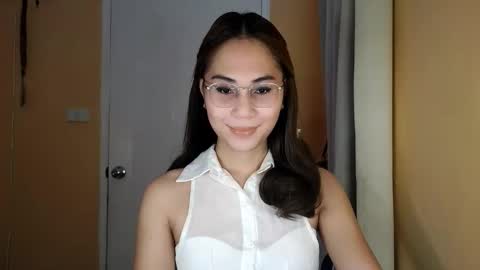 chelly4u69 online show from March 24, 2026, 1:43 am